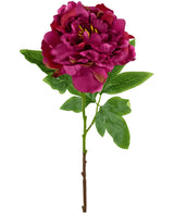 De Kunstbloem Pioen 61 cm roze is een enkele kunstbloem in de vorm van een pioenroos in donkerroze met gelaagde bloemblaadjes en groene bladeren aan een bruine steel, afgebeeld tegen een witte achtergrond.
