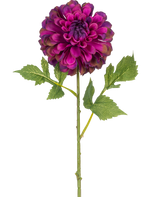Een enkele Kunstbloem Dahlia 50 cm paars met levendige paarse gelaagde bloemblaadjes en groene bladeren, geïsoleerd op een witte achtergrond.