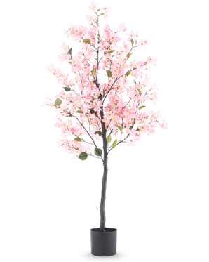 Kunstplant Bougainvillea 150 cm roze met roze bloemen en groene bladeren in een zwarte pot, geïsoleerd op witte achtergrond.