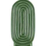 De Vaas Breaths 24 cm groen heeft een ovale, geribbelde vorm en een kleine opening bovenaan, ideaal als keramieken vaas voor kunstbloemen. Staat rechtop op een lichte achtergrond.