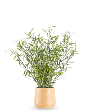 De Kunstplant Bamboe 43 cm heeft groenbladige bamboe met slanke stengels in een lichte houten pot, tegen een effen witte achtergrond.