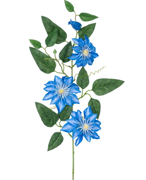 De Kunstbloem Clematis groot 81 cm blauw heeft een steel met verschillende groene bladeren en vier helderblauwe clematisbloemen, elk met een wit hart en puntige bloemblaadjes, tegen een witte achtergrond.