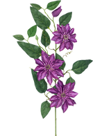 De Kunstbloem Clematis groot 81 cm paars heeft drie grote paarse bloemen, groene bladeren, krullende ranken en een gesloten knop op een enkele steel tegen een witte achtergrond.