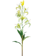 De Kunstbloem Martagon Lelie 78 cm wit heeft een lange steel met meerdere witte leliebloemen en knoppen, een geel hart en groene bladeren, geïsoleerd op een witte achtergrond.