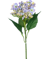 De Kunstbloem Vlinder Hortensia 72 cm licht lila is een enkele kunststengel met lichtpaarse hortensiabloemen, groene bladeren en kleine witte knoppen, perfect voor het decoreren van elke ruimte.