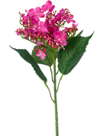 Een enkele Kunstbloem Vlinder Hortensia, 72 cm hoog met felroze kunstbloemen en groene bladeren, tegen een witte achtergrond.