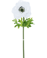 De Kunstbloem Anemoon Real Touch Wit 52 cm heeft een enkele witte bloem met delicate bloemblaadjes, een donker hart en groene bladeren op een lange, rechte steel, tegen een effen witte achtergrond.