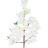 De Kunst Zijde Kersenbloesem 95 cm wit heeft een enkele tak met trosjes witte kunstkersenbloesembloemen en een paar groene blaadjes, tegen een effen witte achtergrond.
