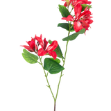 De Kunstbloem Rhododendron 85 cm licht rood is een kunststam met groene bladeren en twee trossen lichtrode en witte bloemen op een witte achtergrond.