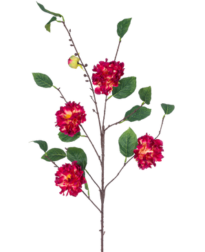 De Kunstbloem Japanse Camelia 95 cm wijnrood heeft een bruine tak met groene bladeren, trossen levendige wijnrode en gele bloemen en een kleine gesloten knop, allemaal tegen een witte achtergrond.