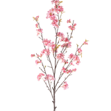 De Kunstbloem Kersenbloesem 150 cm roze heeft een enkele bruine tak met meerdere dunne stengels, versierd met trosjes delicate roze kersenbloesems en een paar groene bladeren, geïsoleerd op een witte achtergrond.