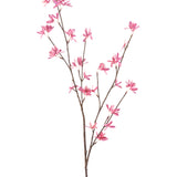 De Kunstbloem Wilde bloemen 112 cm fuchsia heeft een enkele tak met meerdere uitlopers, met delicate fuchsia bloemen tegen een witte achtergrond.