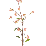 De Kunstbloem Bessen 95 cm roze heeft een lange, dunne steel met een aantal kleine trosjes roze bessen en een paar groene blaadjes, afgebeeld tegen een effen witte achtergrond.