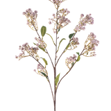 De Kunstbloem Gipskruid 89 cm lila heeft één lange steel met meerdere takken, elk versierd met trosjes kleine, lichtpaarse bloemen en een paar groene bladeren, tegen een effen witte achtergrond.