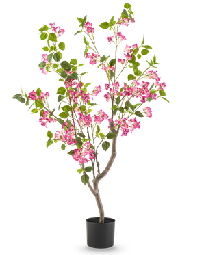 De Kunstplant Bougainvillea 120 cm heeft meerdere takken, groene bladeren en trossen levendige roze bloemen tegen een effen witte achtergrond.