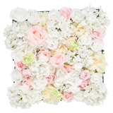 De Kunsthaag Bloemen 50x50 cm wit heeft een vierkant paneel vol met kunstmatige witte rozen, pioenrozen en hortensia's tegen een witte achtergrond.