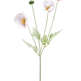 De Kunstbloem Klaproos Real Touch paars 60 cm heeft een enkele steel met drie lichtpaarse klaproos bloemen, een gesloten knop, gele hartjes, delicate bloemblaadjes en lichtgroene bladeren op een witte achtergrond.