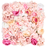 De Kunsthaag Bloemen 50x50 cm lichtroze heeft een vierkant arrangement van kunstrozen en hortensia's in zachtroze, perzik, wit en crèmetinten, dicht opeengepakt voor een weelderige bloemenpracht.