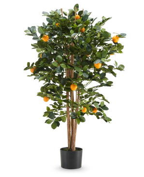 De Kunstplant Sinaasappelboom 120 cm heeft glanzende groene bladeren en levendige oranje vruchten in een eenvoudige zwarte pot, perfect om elke ruimte op te fleuren.