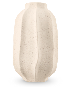 De Vaas Petal Shade 30 cm beige is een vaas van gestructureerd keramiek met een matte afwerking en organische golvende verticale richels tegen een lichtgrijze achtergrond.