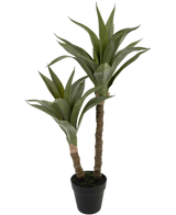 De Kunstplant Agave 76 cm heeft twee lange, dikke stelen met puntige groene bladeren die lijken op een agave, gepresenteerd in een zwarte plastic pot tegen een effen witte achtergrond.
