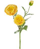 De Kunstroos "Emine" Real Touch Geel 62cm heeft een enkele steel met twee bloeiende gele bloemen en een gesloten knop, geaccentueerd met groene bladeren, tegen een witte achtergrond.