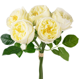 De Kunstrozenboeket "Carmen" Real Touch Crème wit 36cm heeft zes lichtgele kunstrozen met groene bladeren, samengebonden stelen, tegen een witte achtergrond.