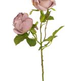 Een enkele Kunstroos Deluxe 55 cm paars steel met twee stoffig mauve rozen en groene bladeren, tegen een effen witte achtergrond.