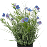 Een zwarte pot met Kunstgras paarse Gesang Bloem uiengraspot 56cm brandvertragend, met hoge groene grasachtige bladeren en blauwpaarse bloemen, tegen een effen witte achtergrond.
