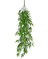 De Kunst hangplant Bamboe UV 80 cm heeft lange, slanke groene bladeren die sierlijk naar beneden hangen aan de stengel, tegen een effen witte achtergrond.