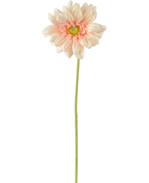 De Kunstbloem Gerbera mini 47 cm zachtroze is een kunstmatige lichtroze margriet met zachte, gelaagde bloemblaadjes en een geel hart op een lange groene steel, tegen een effen witte achtergrond.