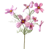 De Kunstbloem Cosmos 74 cm roze heeft een enkele stengel met meerdere lichtroze cosmos bloemen en delicate groene blaadjes, prachtig weergegeven tegen een witte achtergrond.