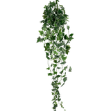 De Kunst Klimop 130 cm groen/wit is een hangende kunstklimopplant met lange, slepende groene bladeren en witte randen, afgebeeld tegen een effen witte achtergrond.