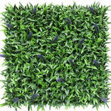 De Kunsthaag Lavendel 50x50 cm UV is een vierkant kunstgroen bladerpaneel met kleine trosjes paarse lavendelbloemen, van bovenaf afgebeeld op een witte achtergrond.